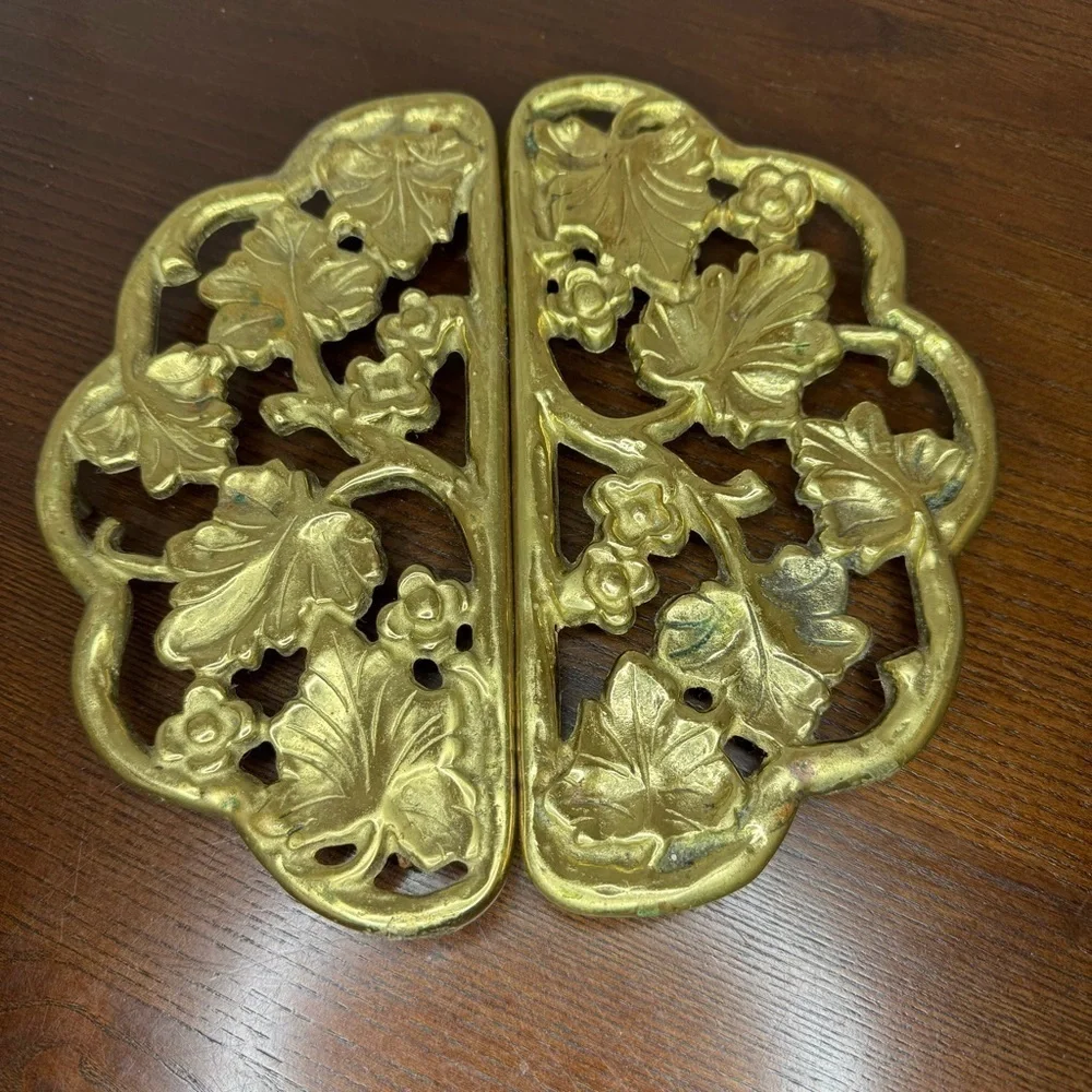 HARVIN Virginia MetalCrafters vintage solid brass footed 2 Pc trivet Super Cute